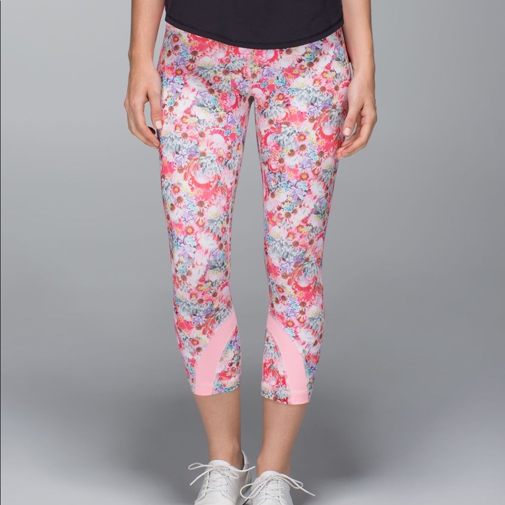 Lululemon Run: Inspire Crop II Luxtreme
Flowabunga